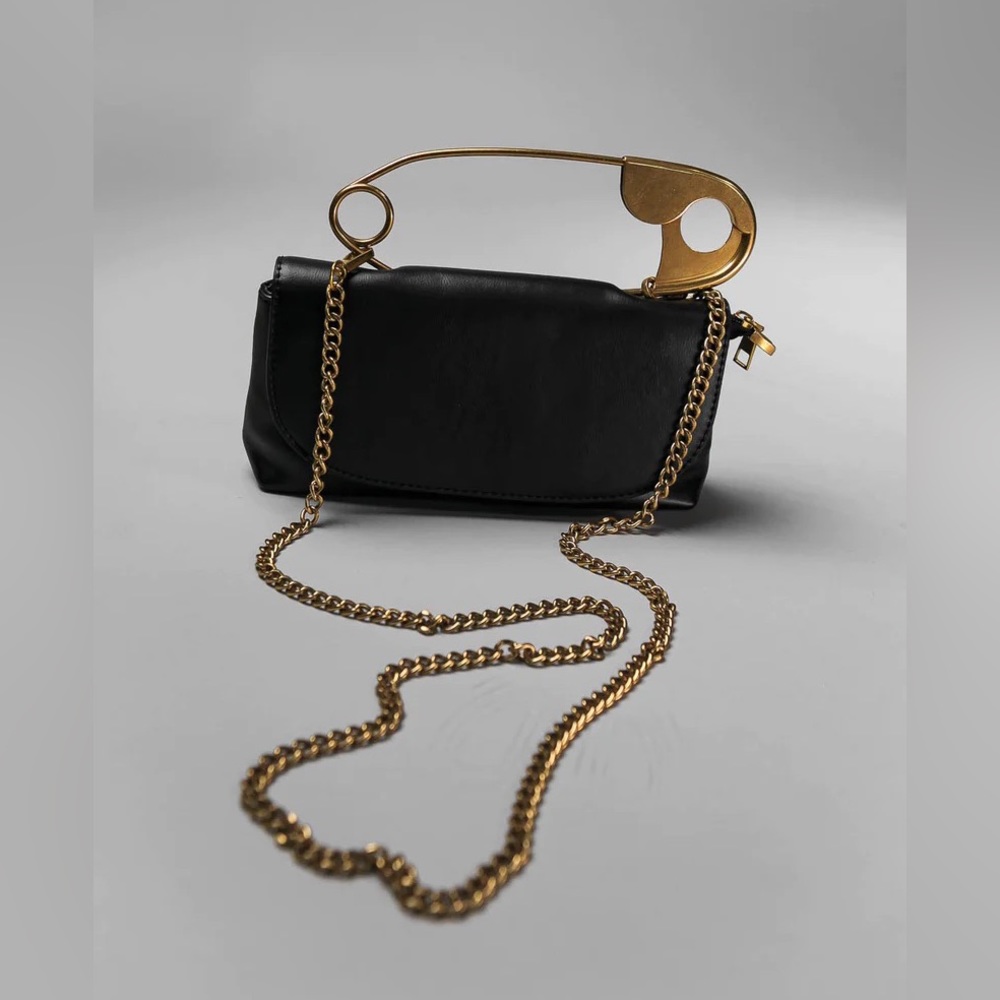 black and gold clothing pin statement clutch becomes crossbody bag - Picture 4 of 5